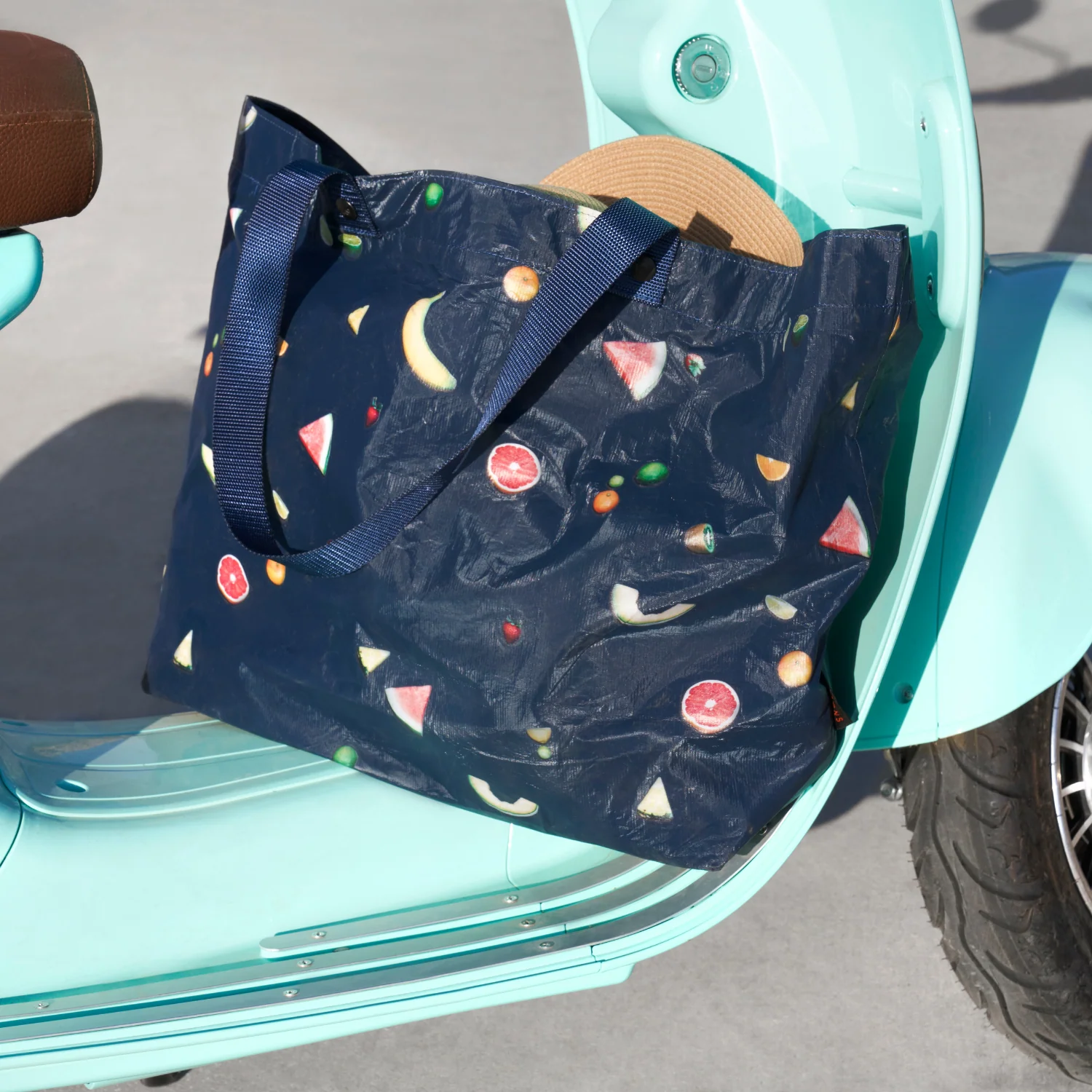 Del Mar Packable Tote Large - Tyvek - Navy Fruit - Image 2